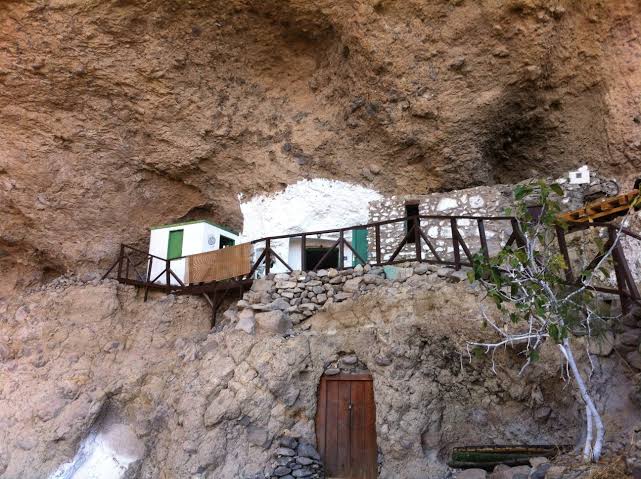 Cliffside cave home with terrace at Acusa Seca