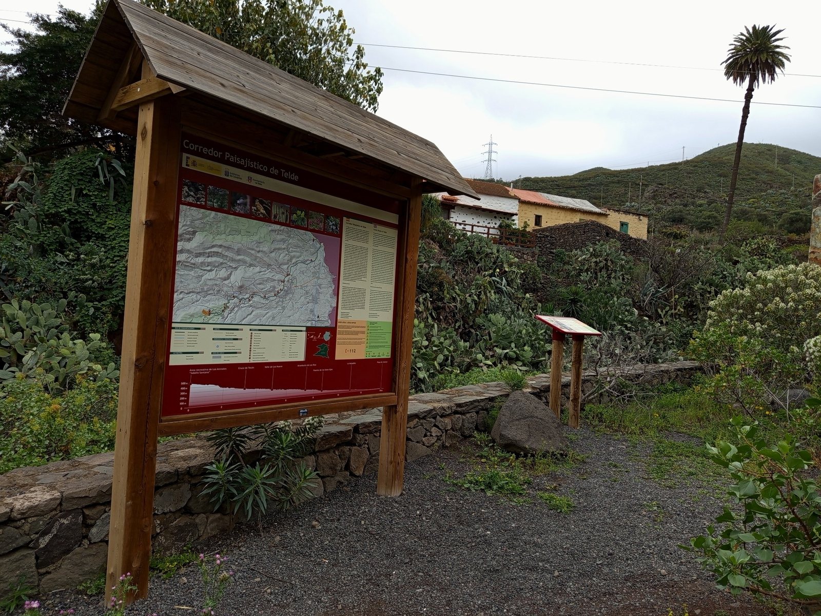 Information board near the Barranco de los Cernícalos trail access